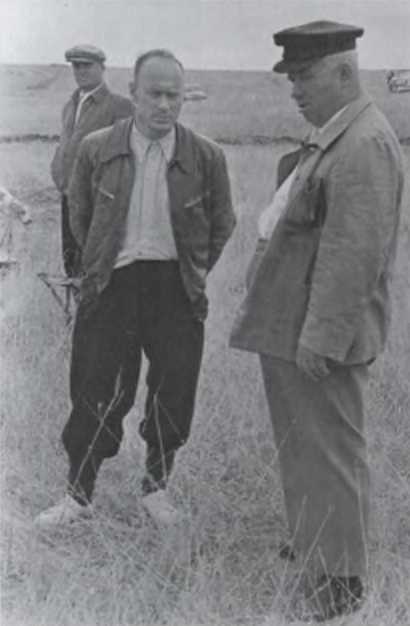 Иллюстрация к книге — Записки из чемодана. Тайные дневники первого председателя КГБ, найденные через 25 лет после его смерти [i_127.jpg]