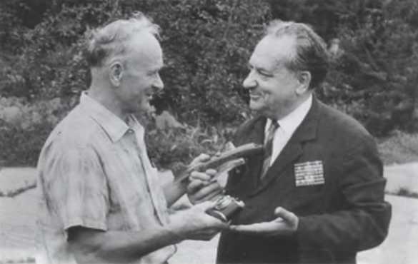 Иллюстрация к книге — Записки из чемодана. Тайные дневники первого председателя КГБ, найденные через 25 лет после его смерти [i_139.jpg]