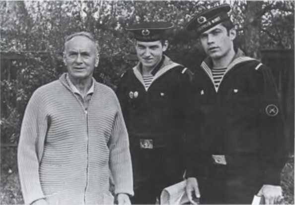 Иллюстрация к книге — Записки из чемодана. Тайные дневники первого председателя КГБ, найденные через 25 лет после его смерти [i_141.jpg]