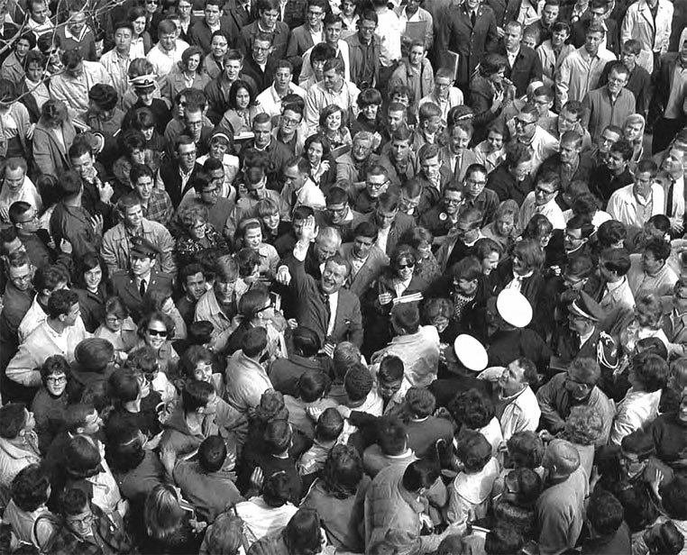 Иллюстрация к книге — Как хороший человек становится негодяем. Эксперименты о механизмах подчинения. Индивид в сетях общества [i_039.jpg]