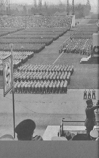 Иллюстрация к книге — Адольф Гитлер. Жизнь под свастикой [i_019.jpg]