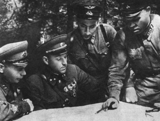 Иллюстрация к книге — Рокоссовский [i_016.jpg]