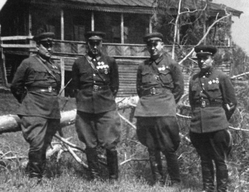 Иллюстрация к книге — Рокоссовский [i_025.jpg]