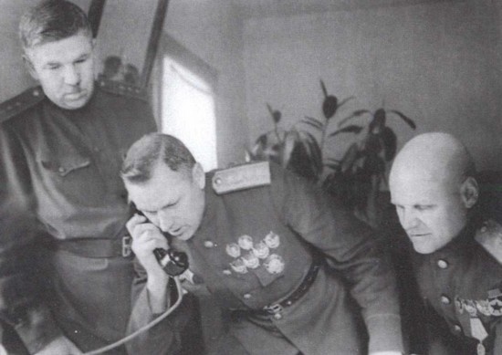 Иллюстрация к книге — Рокоссовский [i_037.jpg]