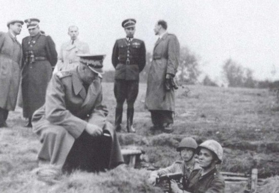 Иллюстрация к книге — Рокоссовский [i_052.jpg]