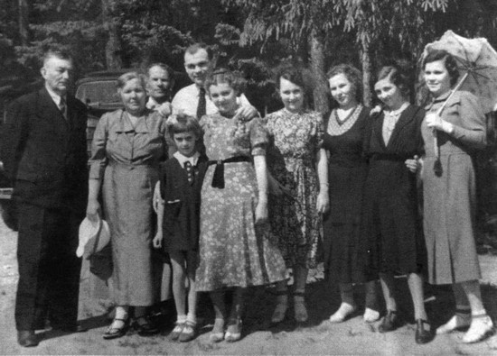 Иллюстрация к книге — Байбаков [i_010.jpg]