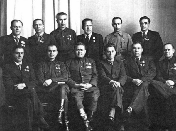 Иллюстрация к книге — Байбаков [i_017.jpg]