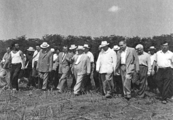 Иллюстрация к книге — Байбаков [i_022.jpg]