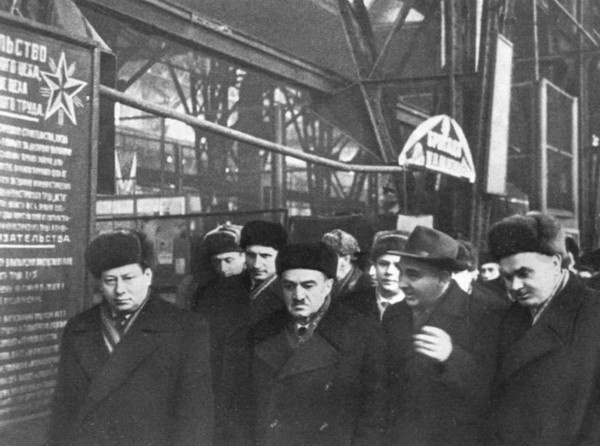 Иллюстрация к книге — Байбаков [i_023.jpg]