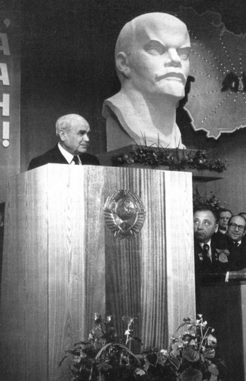 Иллюстрация к книге — Байбаков [i_028.jpg]