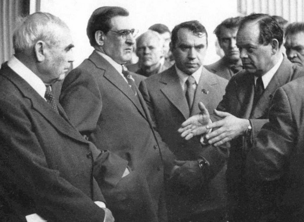 Иллюстрация к книге — Байбаков [i_037.jpg]