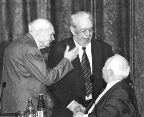 Иллюстрация к книге — Байбаков [i_042.jpg]