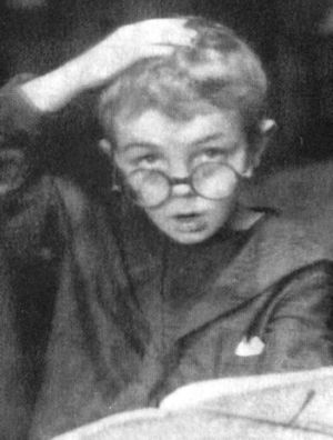 Иллюстрация к книге — Кирилл Лавров [i_002.jpg]