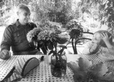 Иллюстрация к книге — Кирилл Лавров [i_053.jpg]