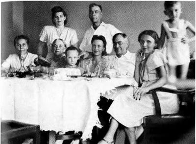 Иллюстрация к книге — Повседневная жизнь "русского" Китая [i_038.jpg]