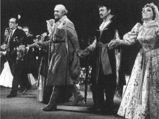 Иллюстрация к книге — Товстоногов [i_042.jpg]