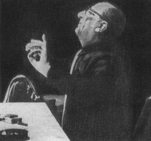 Иллюстрация к книге — Товстоногов [i_054.jpg]