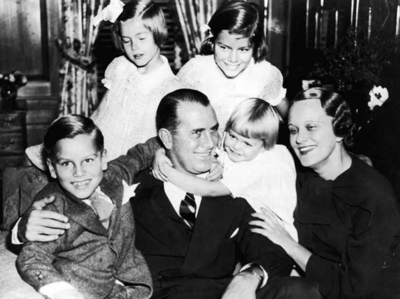 Иллюстрация к книге — Грейс Келли. Как стать принцессой… [i_006.jpg]