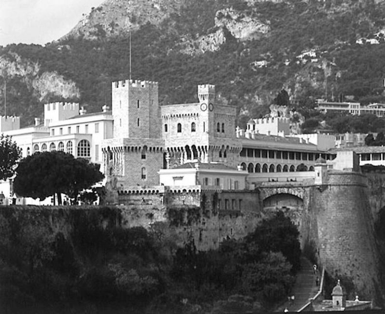 Иллюстрация к книге — Грейс Келли. Как стать принцессой… [i_056.jpg]