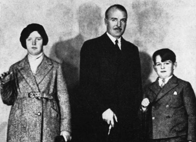 Иллюстрация к книге — Грейс Келли. Как стать принцессой… [i_069.jpg]