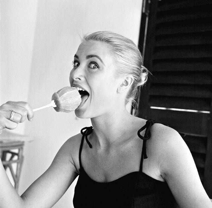 Иллюстрация к книге — Грейс Келли. Как стать принцессой… [i_100.jpg]