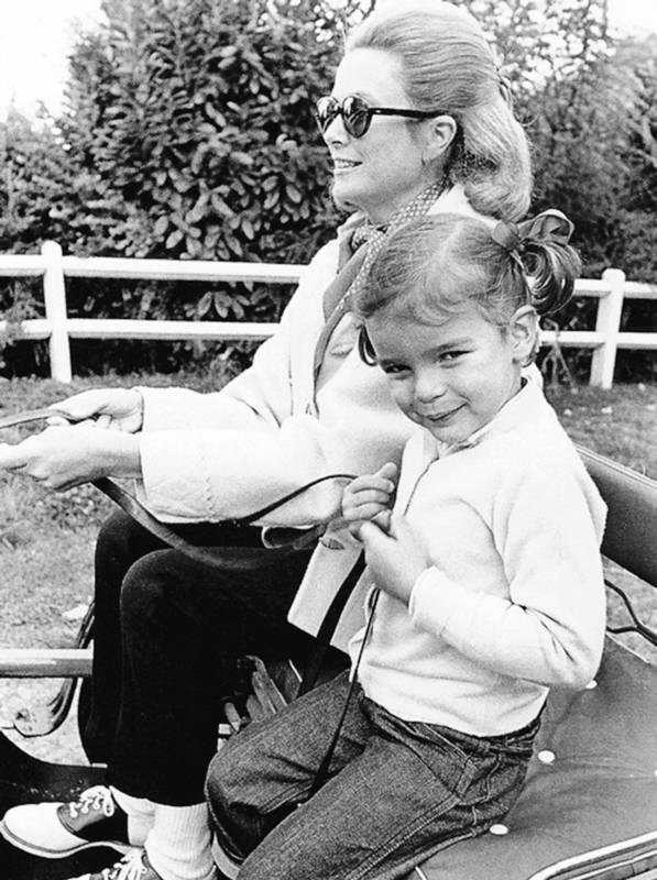 Иллюстрация к книге — Грейс Келли. Как стать принцессой… [i_102.jpg]