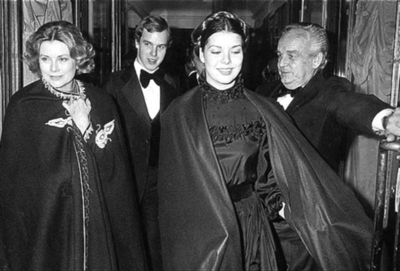 Иллюстрация к книге — Грейс Келли. Как стать принцессой… [i_111.jpg]