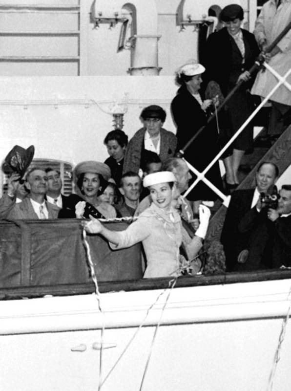 Иллюстрация к книге — Грейс Келли. Как стать принцессой… [i_114.jpg]