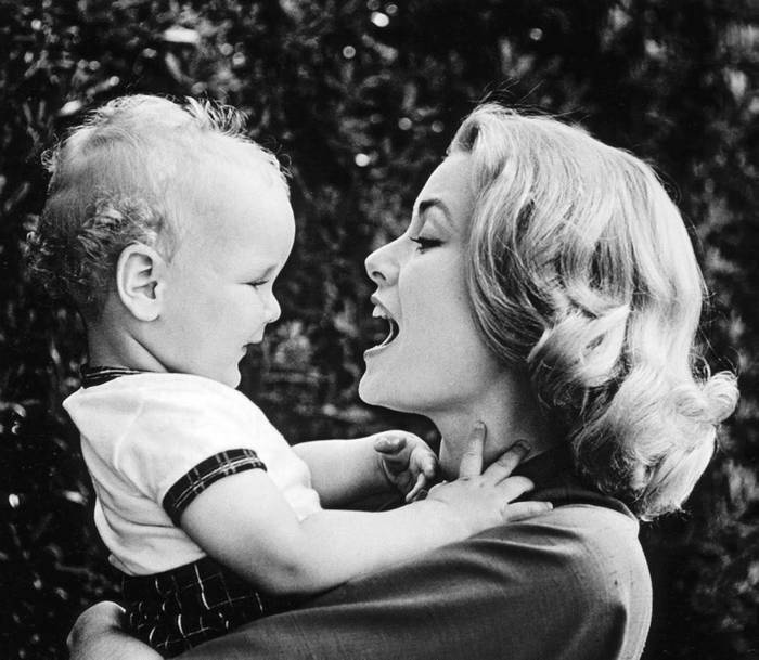 Иллюстрация к книге — Грейс Келли. Как стать принцессой… [i_125.jpg]