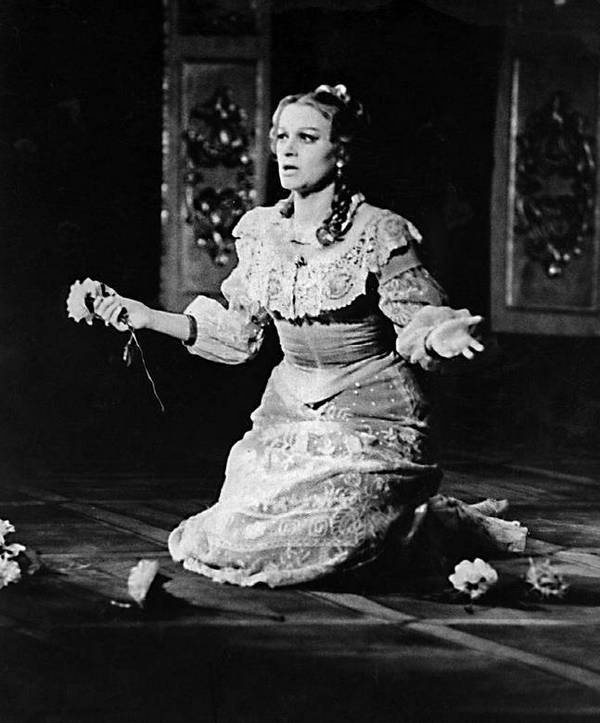 Иллюстрация к книге — Мои пригорки, ручейки. Воспоминания актрисы [i_019.jpg]