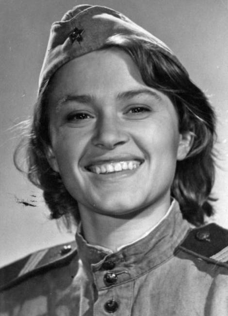 Иллюстрация к книге — Мои пригорки, ручейки. Воспоминания актрисы [i_023.jpg]