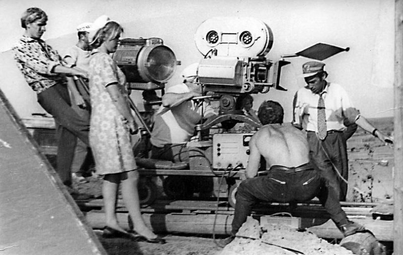 Иллюстрация к книге — Мои пригорки, ручейки. Воспоминания актрисы [i_040.jpg]