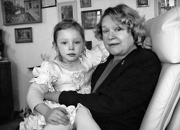 Иллюстрация к книге — Мои пригорки, ручейки. Воспоминания актрисы [i_050.jpg]