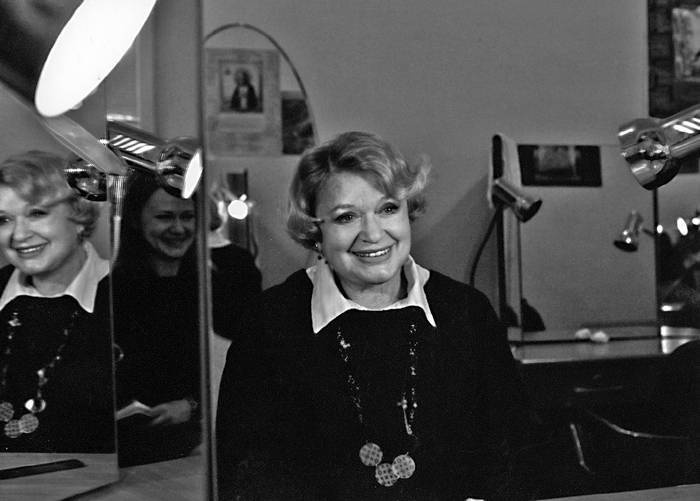 Иллюстрация к книге — Мои пригорки, ручейки. Воспоминания актрисы [i_058.jpg]