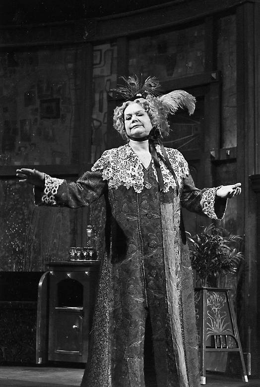 Иллюстрация к книге — Мои пригорки, ручейки. Воспоминания актрисы [i_062.jpg]