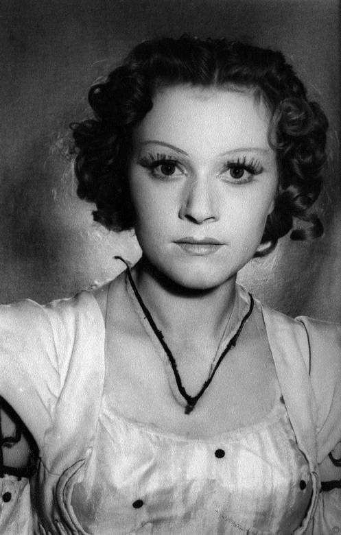 Иллюстрация к книге — Мои пригорки, ручейки. Воспоминания актрисы [i_069.jpg]