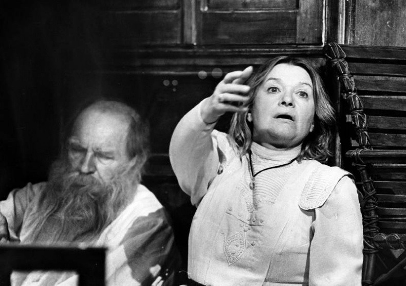 Иллюстрация к книге — Мои пригорки, ручейки. Воспоминания актрисы [i_091.jpg]