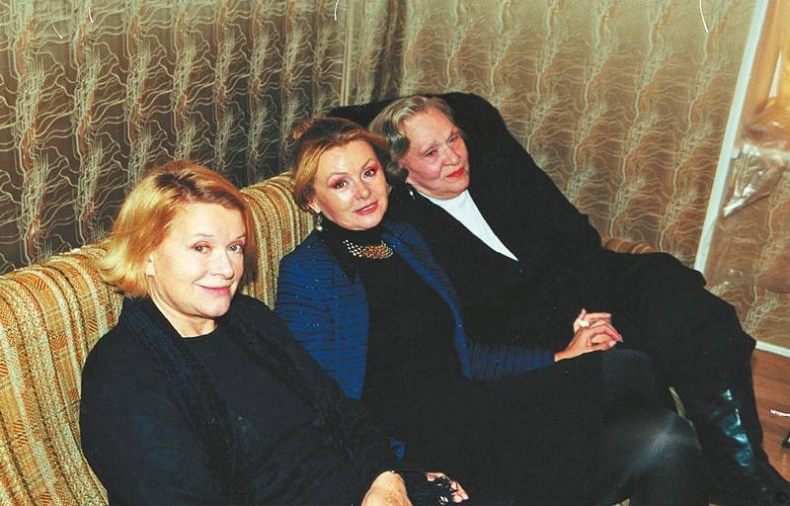 Иллюстрация к книге — Мои пригорки, ручейки. Воспоминания актрисы [i_104.jpg]