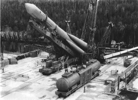 Иллюстрация к книге — Григорьев. Повесть о ракетчике [i_010.jpg]