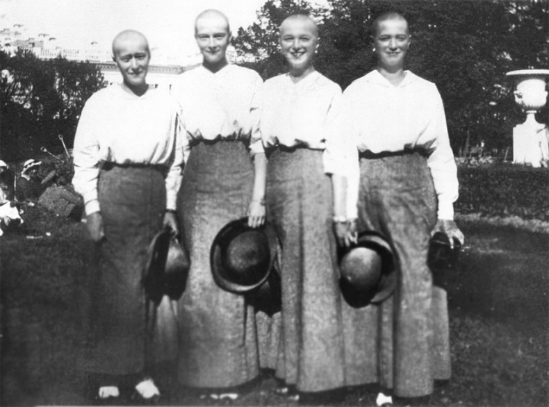 Иллюстрация к книге — Врачи двора его Императорского величества, или Как лечили царскую семью [_176.jpg]