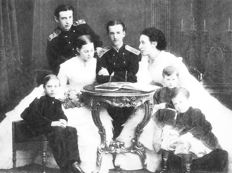 Иллюстрация к книге — Врачи двора его Императорского величества, или Как лечили царскую семью [_404.jpg]