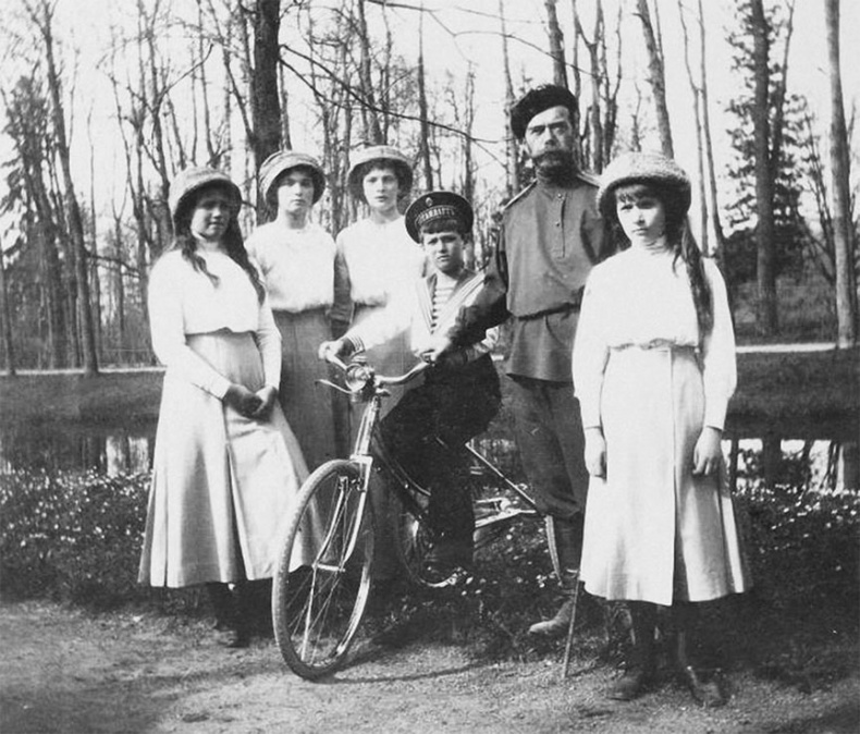 Иллюстрация к книге — Врачи двора его Императорского величества, или Как лечили царскую семью [_422.jpg]