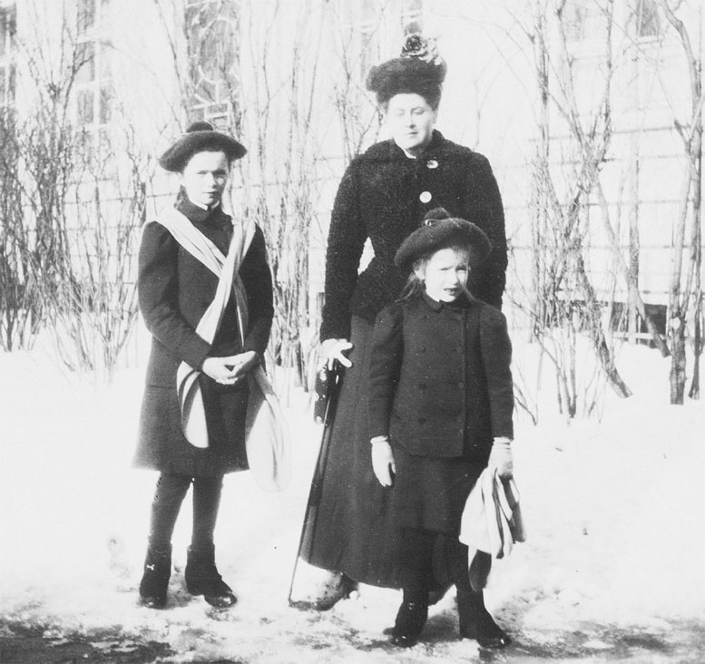 Иллюстрация к книге — Врачи двора его Императорского величества, или Как лечили царскую семью [_424.jpg]