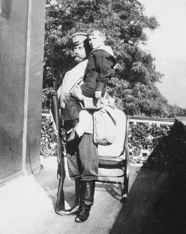 Иллюстрация к книге — Врачи двора его Императорского величества, или Как лечили царскую семью [_451.jpg]