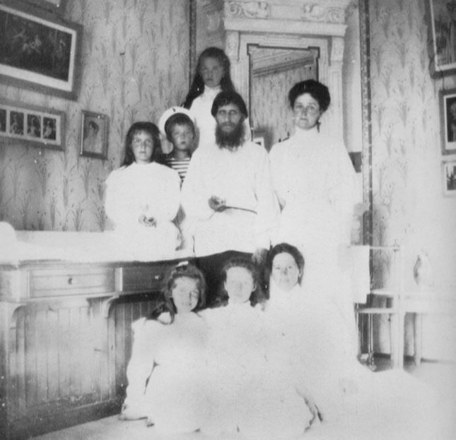 Иллюстрация к книге — Врачи двора его Императорского величества, или Как лечили царскую семью [_507.jpg]