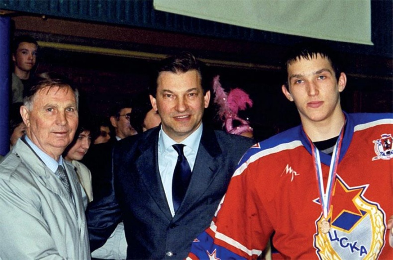 Иллюстрация к книге — Виктор Тихонов. Жизнь во имя хоккея [_111.jpg]