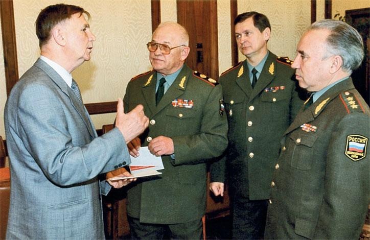 Иллюстрация к книге — Виктор Тихонов. Жизнь во имя хоккея [_119.jpg]