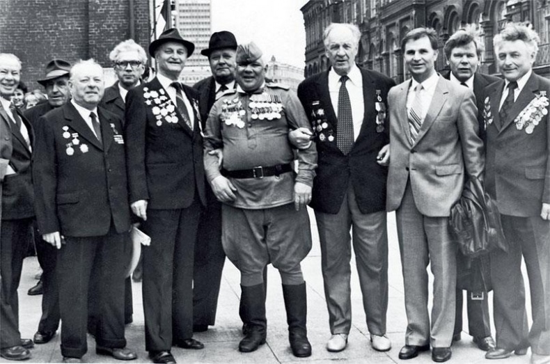 Иллюстрация к книге — Виктор Тихонов. Жизнь во имя хоккея [_120.jpg]