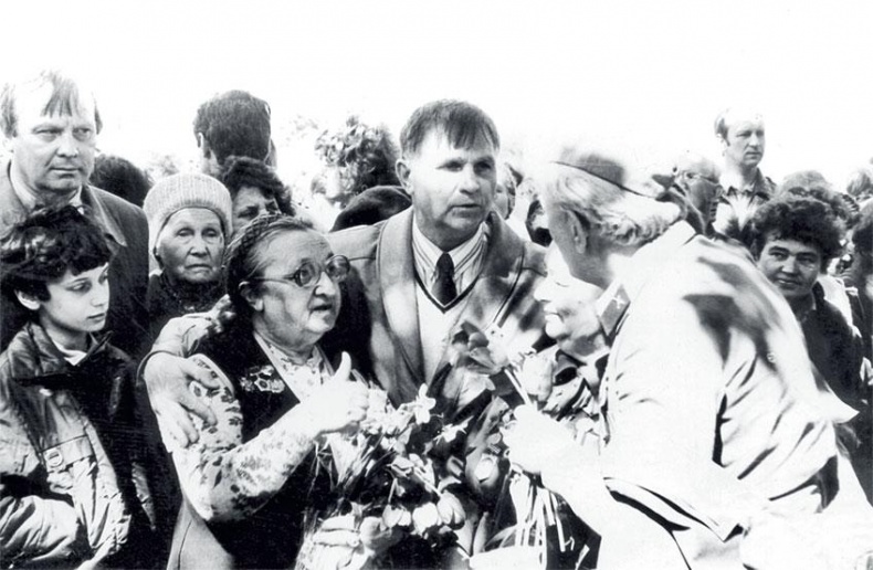 Иллюстрация к книге — Виктор Тихонов. Жизнь во имя хоккея [_122.jpg]