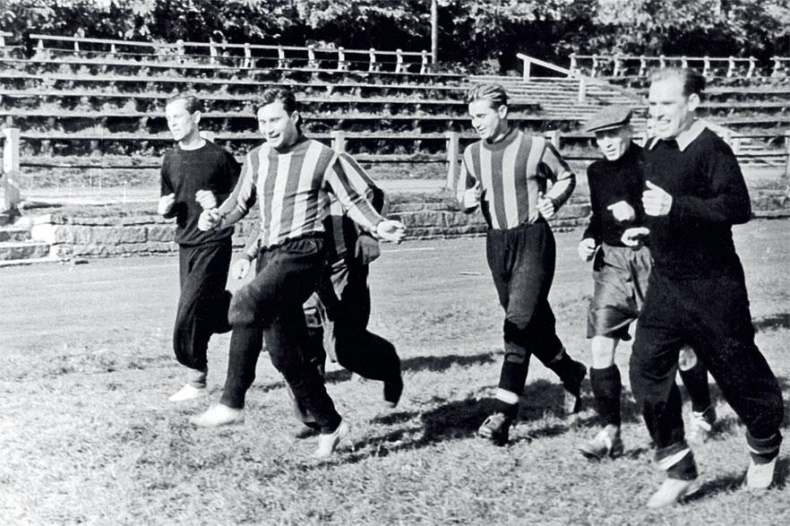 Иллюстрация к книге — Виктор Тихонов. Жизнь во имя хоккея [_13.jpg]